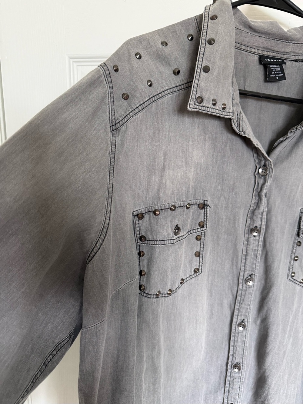 Torrid button-up top - Picture 2 of 5